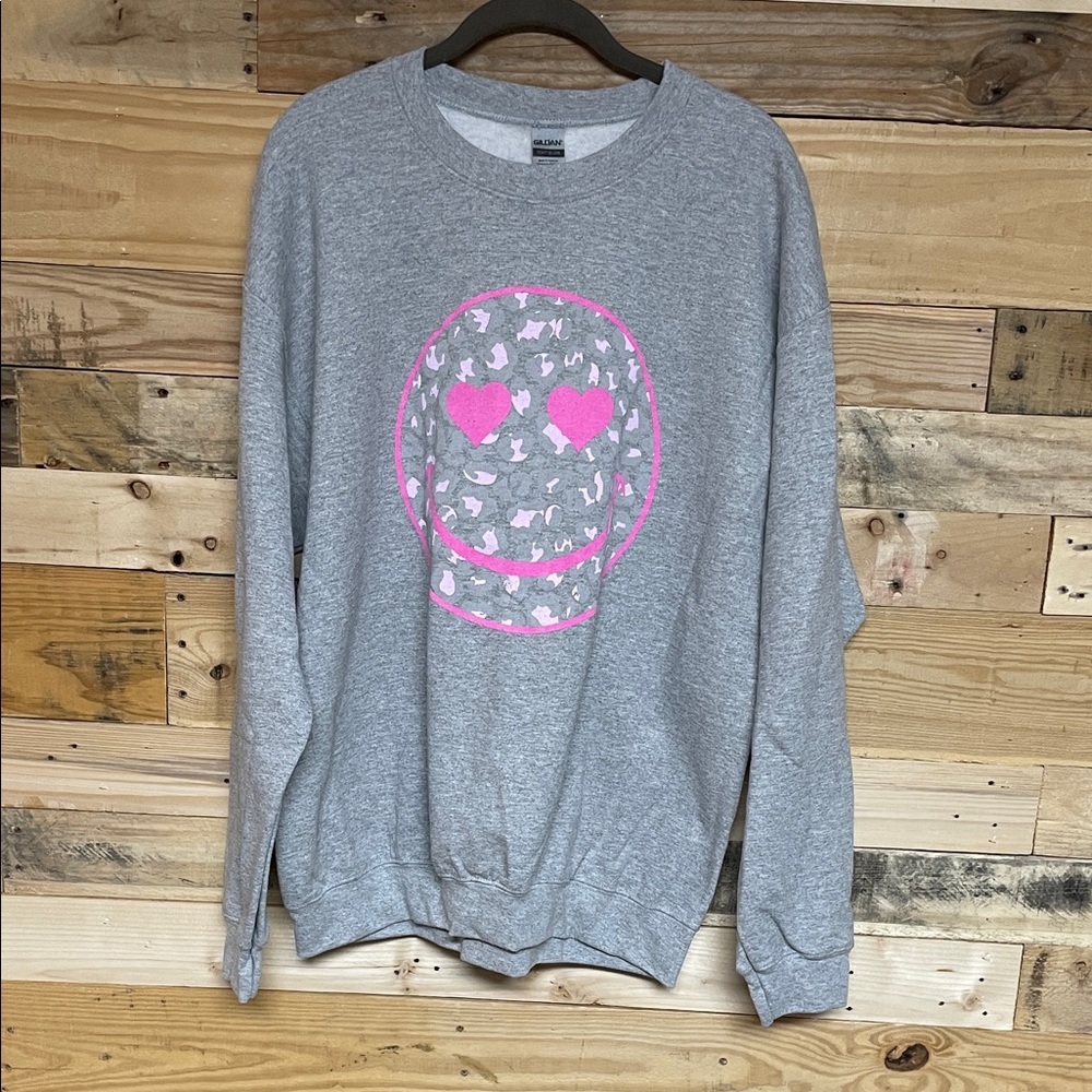 Gildan size Large Gray Heavy Blend Smiley Face Super Soft Relaxed Fit Sweatshirt